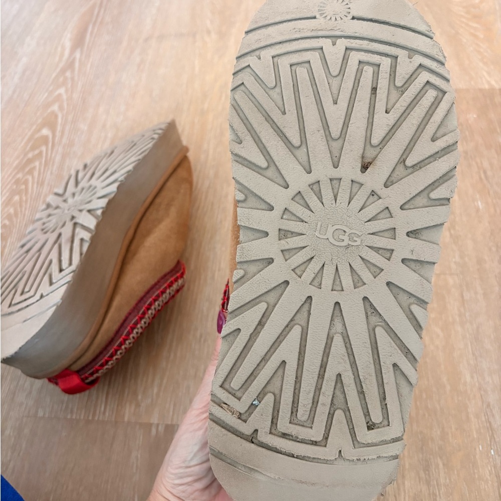 UGG Tasman: Chestnut with Red Trim - Picture 5 of 5